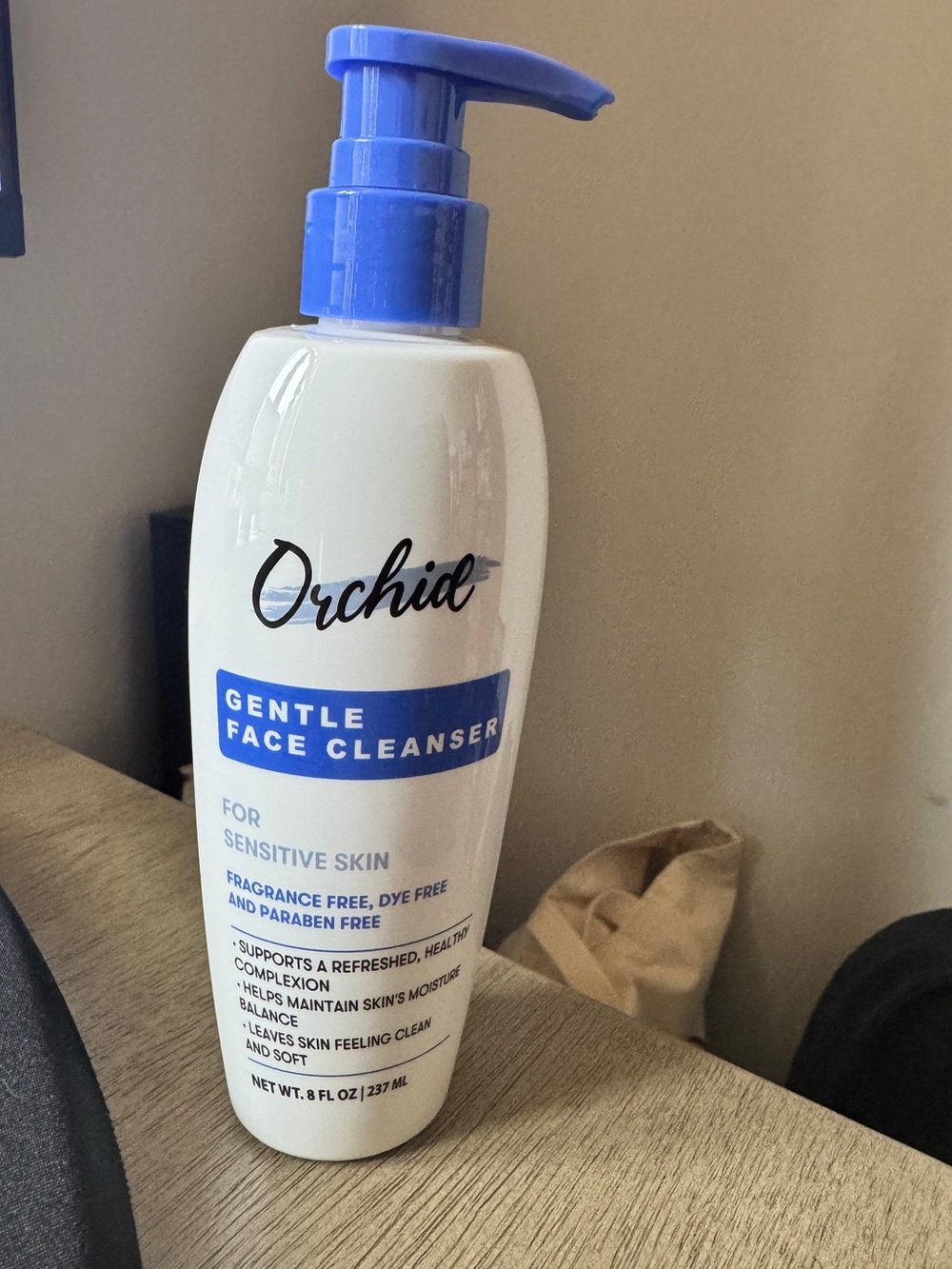 Gentle Face Cleanser for Sensitive Skin - White with Blue Pump